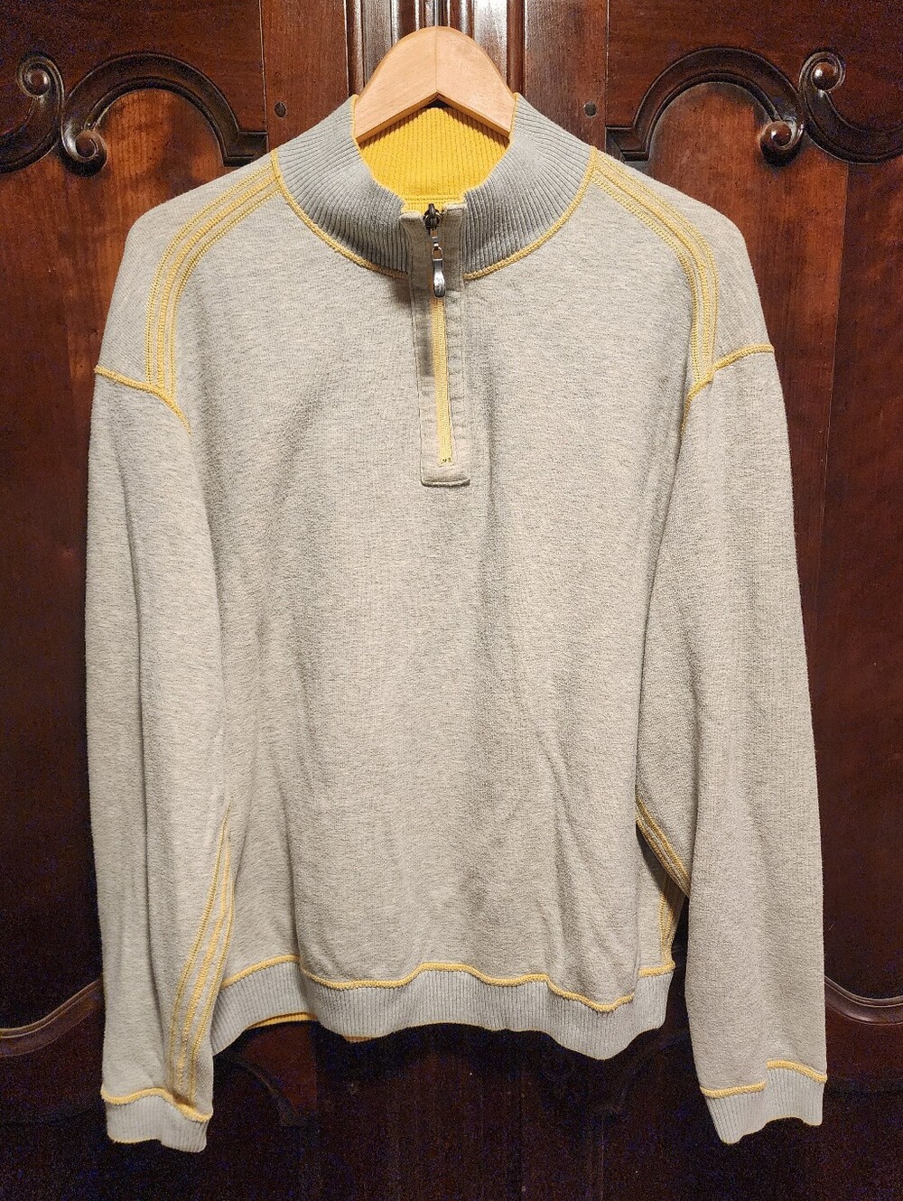 TOMMY BAHAMA - Gray And Yellow Reversible Sweater